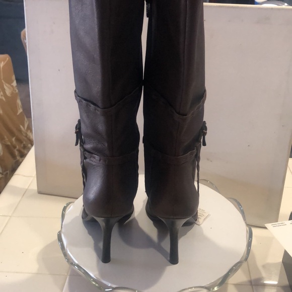 Heeled boots - Picture 3 of 3